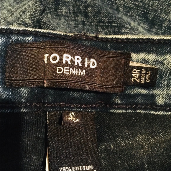 Torrid Acid Wash Stretch 24R Jeans - Picture 4 of 4